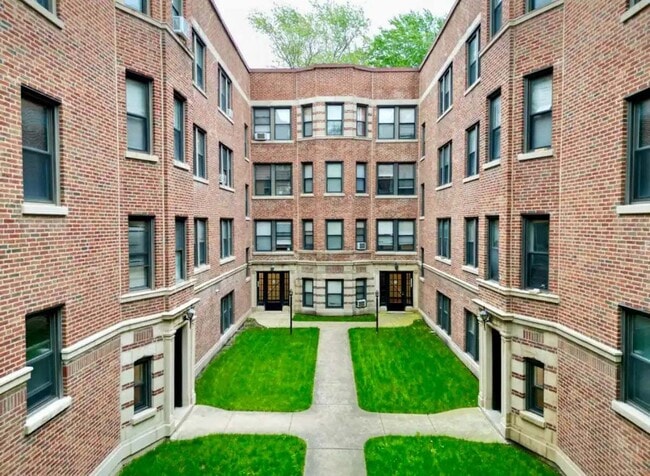 Building Photo - 6443 N Hamilton Ave Unit 3I