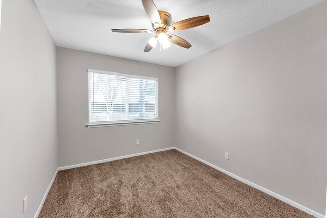 Building Photo - 3353 Knob Oaks Dr