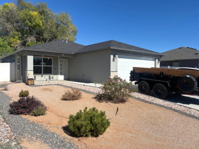 Building Photo - Stunning Rancher Built in 2021!!