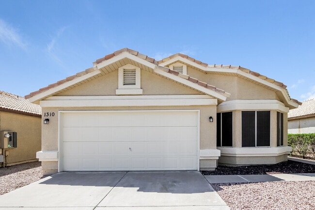 Building Photo - 1310 N Blackstone Dr Rental