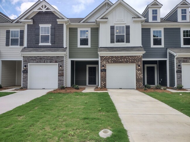 Building Photo - Pristine Townhome located in Harpers Run C...