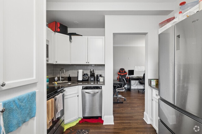 1BR, 1BA - 400SF - Kitchen