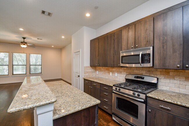 Photo - 2422 Navigation Blvd Unit A