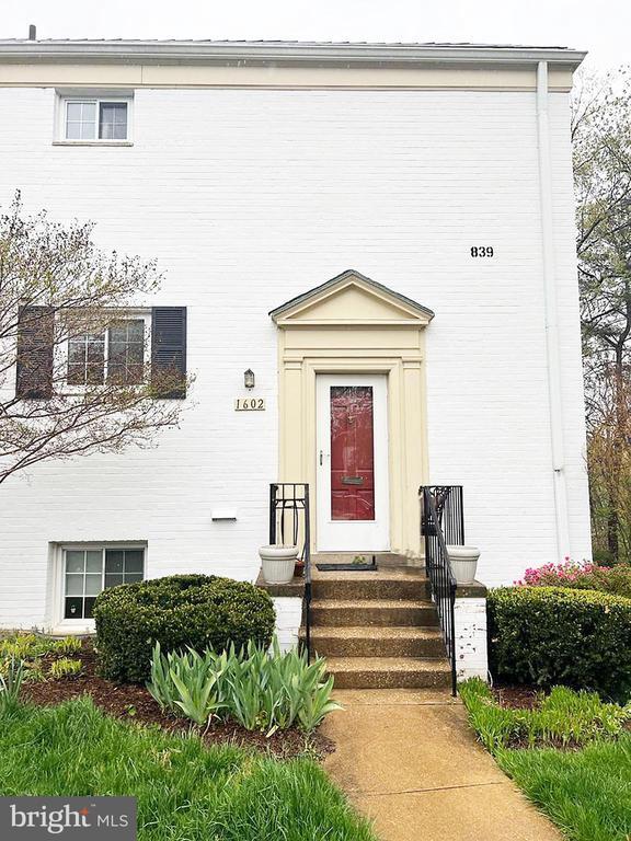 Building Photo - 1602 Ripon Pl Rental