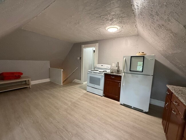 Photo - 306 Broadway Ave Unit 3