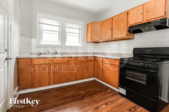 Photo - 814 Bowditch St