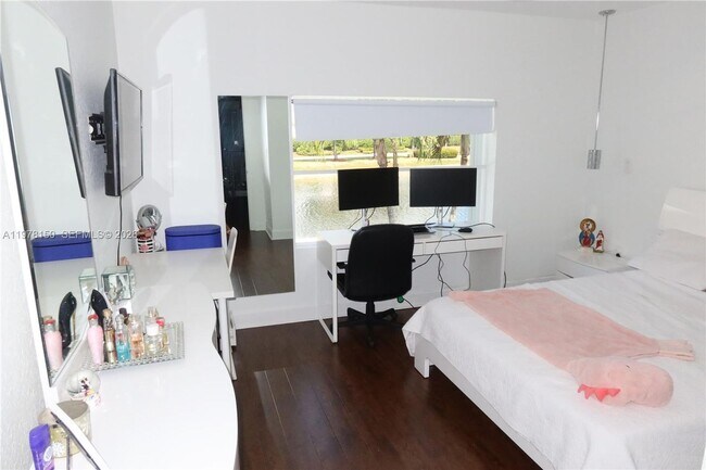 Photo - 10923 NW 70th St