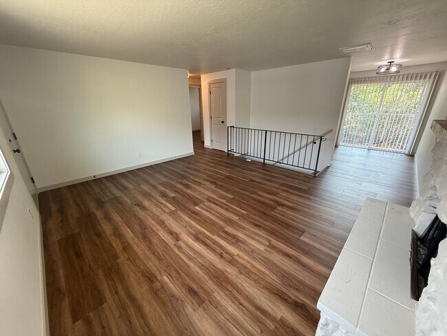 Photo - 323 E Wabash Ave Unit 325