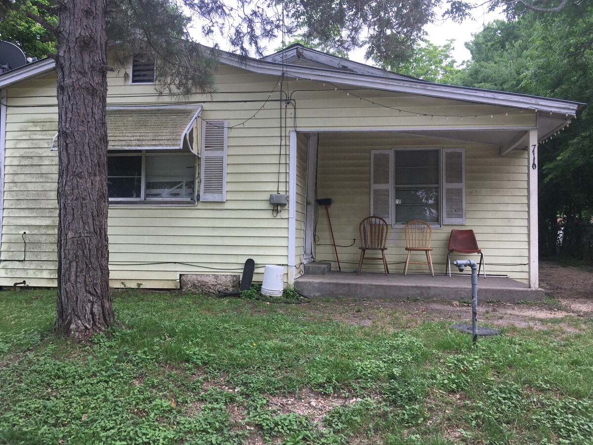 Photo - 716 Rosewood St Casa