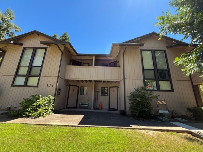 Building Photo - 870 Adams St Unit 870 Adams Street,  A