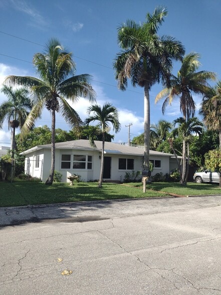 225 E 29th Ct