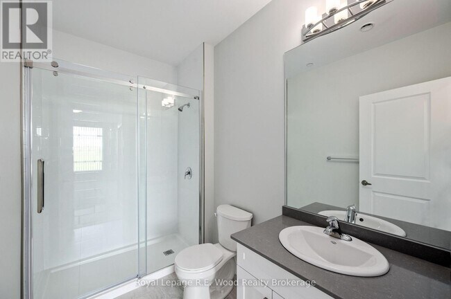 Photo - 136 Concession St E