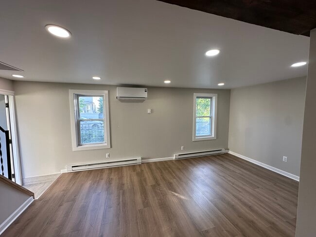 Photo - 138 Sopher St