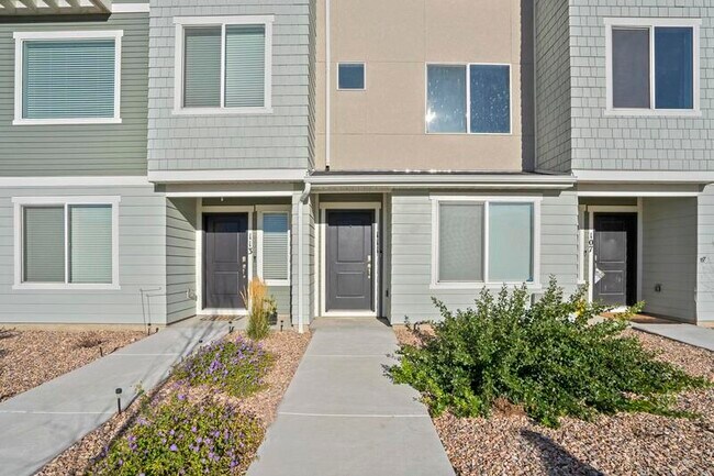 Photo - 111 N Monitor Row