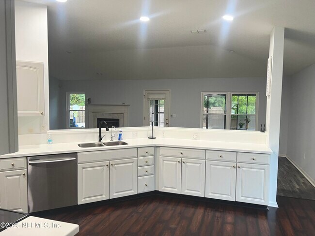 Photo - 105 Johns Glen Dr