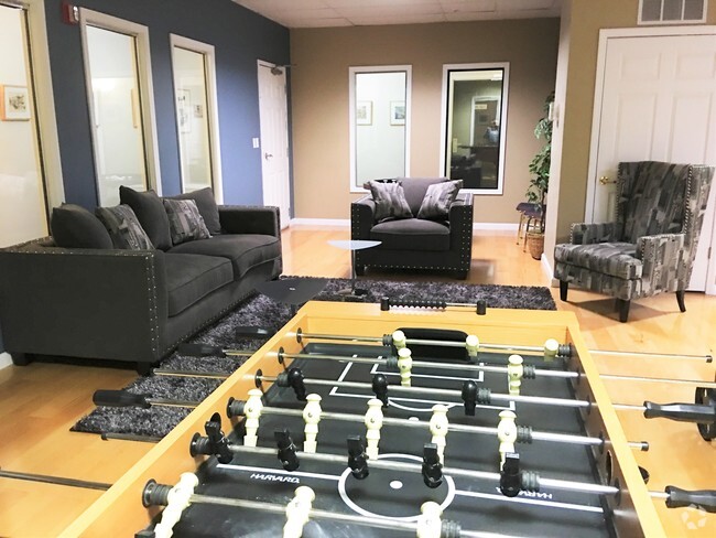 Game Room - Gallery 400 Luxury Apartments