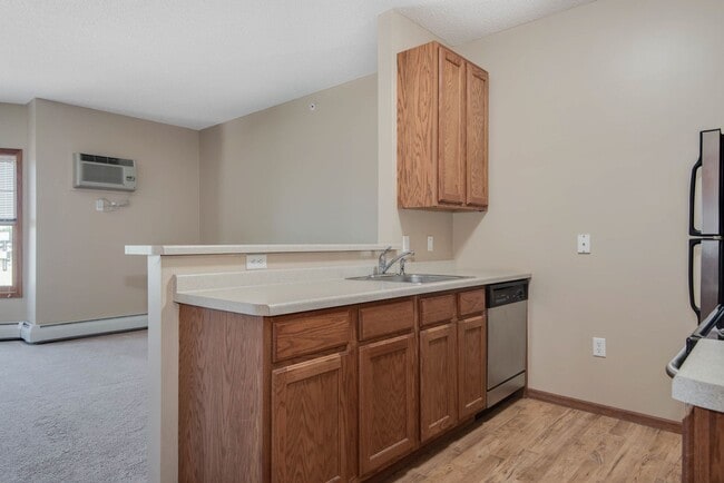 Photo - Oaks Hiawatha Station