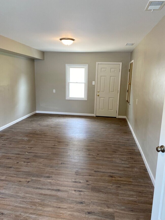 Photo - 4 Bedroom House in Oakville Schools