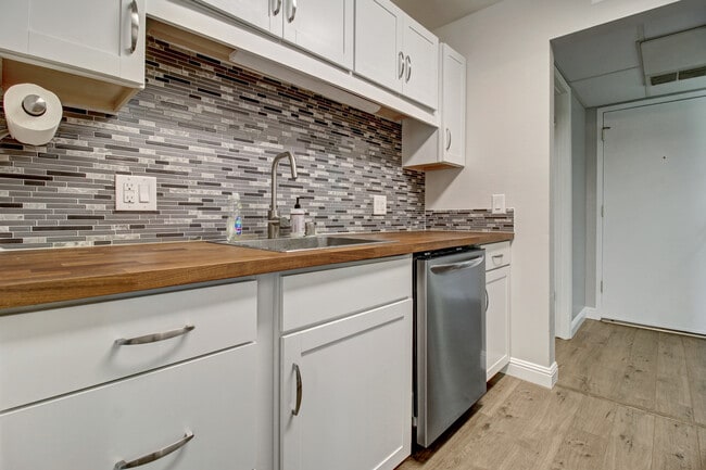 Photo - 480 N Civic Dr Unit 208 The Keys