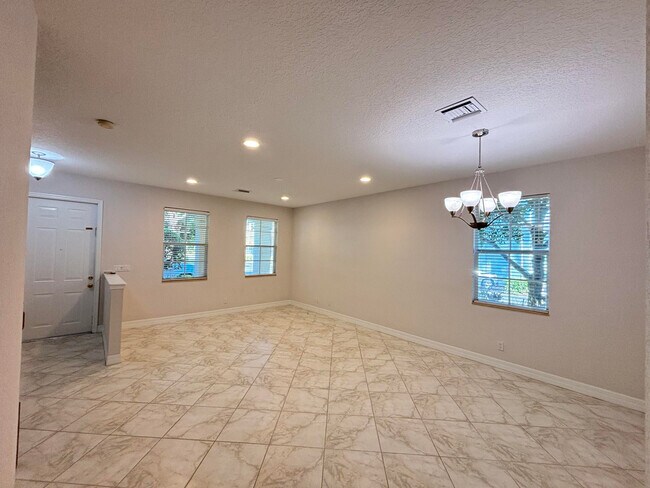 Photo - 909 NW 18th Ave