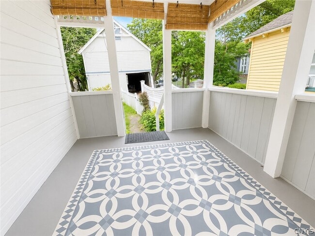 8 Fountain St
