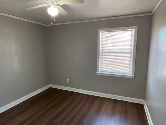 844 Leon Pl