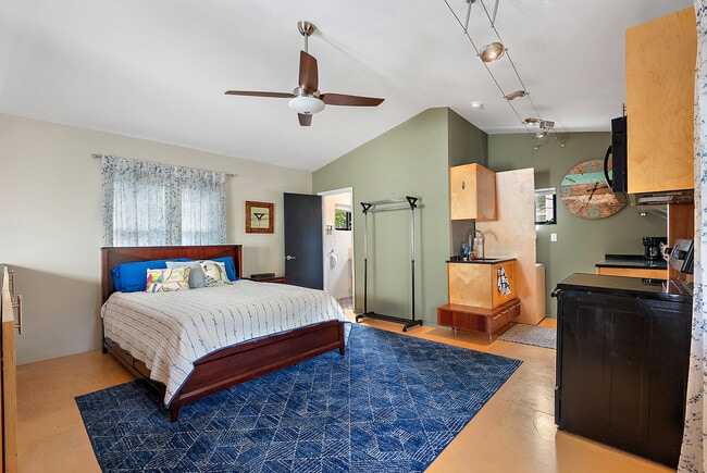 Photo - 326 16th Ave NE Unidad Studio