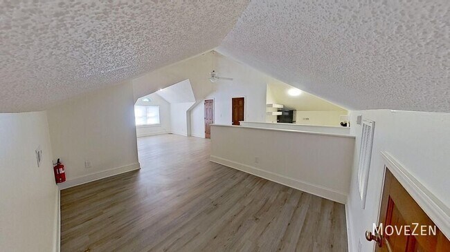 Photo - 209 E Peace St