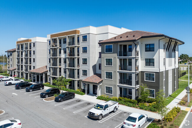 Building Photo - Residences of Highland Rental