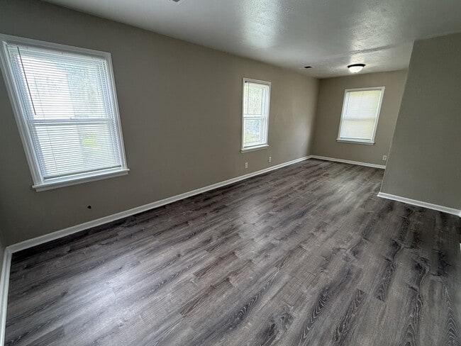 Photo - 1464 Weymouth St