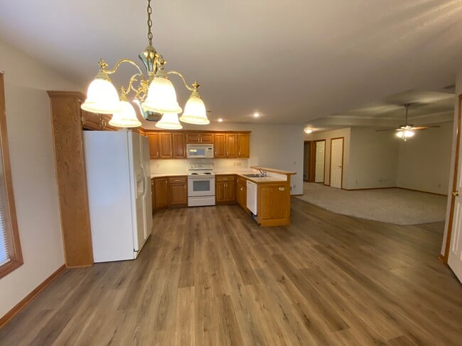 Kitchen - 3906 SW Chartwell Ct