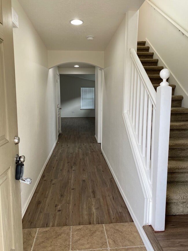 Photo - Beautiful 3 bed/2.5 bath with open floorplan!