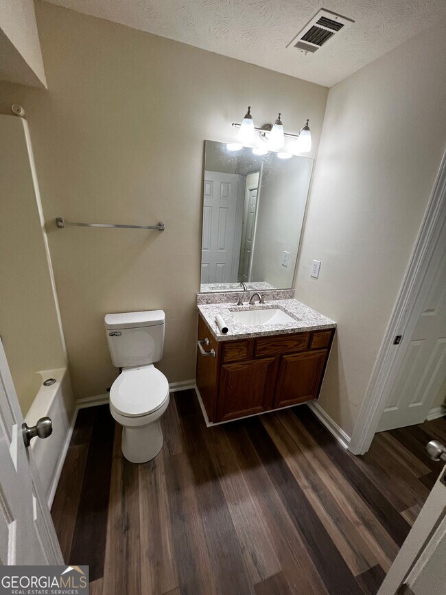 Photo - 2360 Wellington Cir