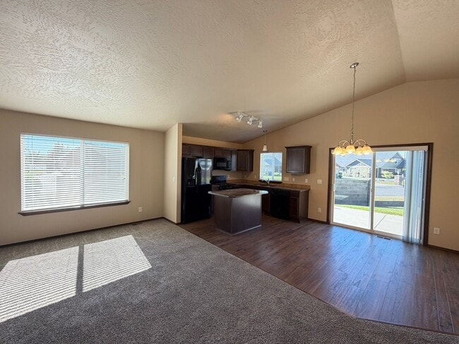 Photo - Radiant Lake Rancher