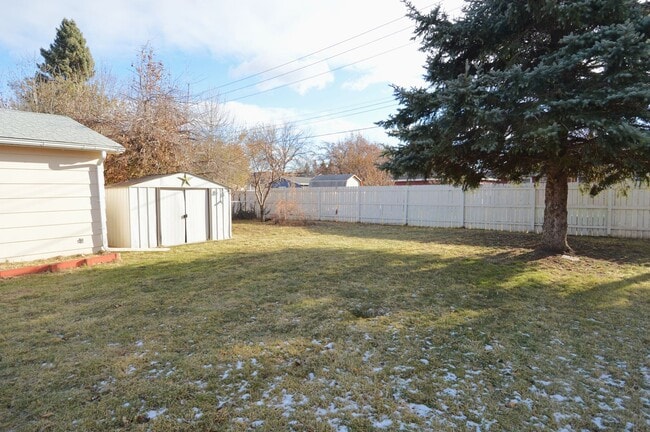 Photo - Huge 4 Bed 2 Bath Single Family Home!! Ton...