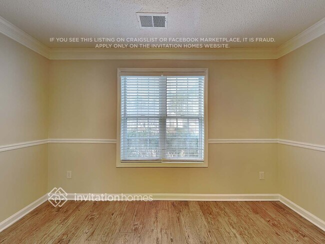 Photo - 4017 St George Walk SW