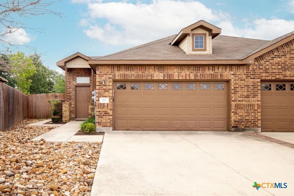 Photo - 586 Creekside Cir