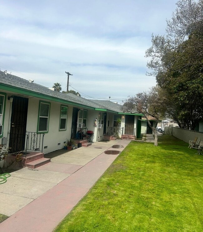 Building Photo - 3361 E McKinley Ave Unit 3361 E McKinley Ave #D