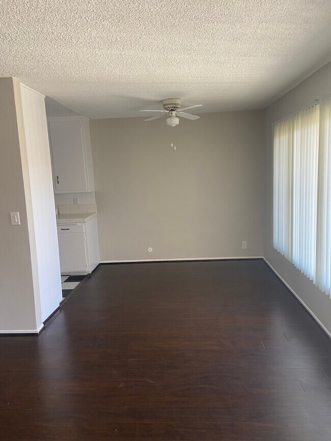 Photo - 5361 Russell Ave