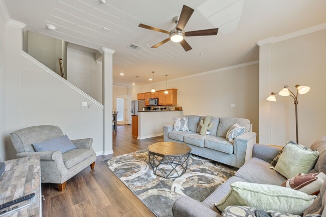 Photo - 305 Holleman Dr E Unidad 1702