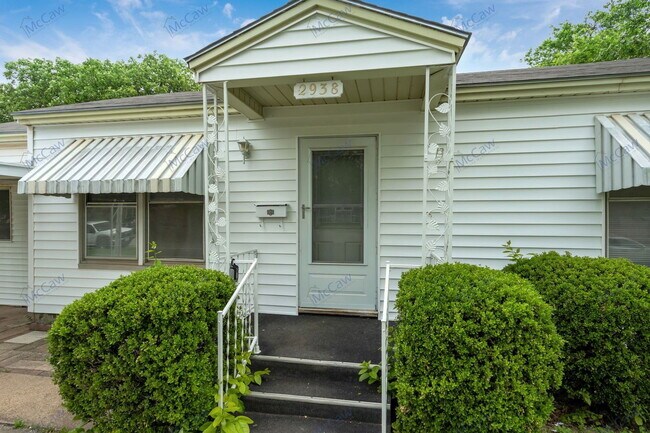 Photo - 2938 Hunter St