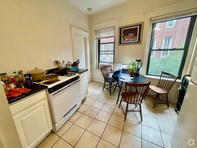 Building Photo - 11 Charter St Rental