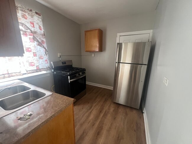 Photo - 243 E 108th St