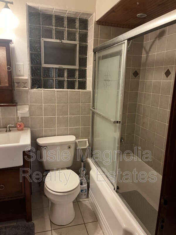 Photo - 736 Dover Pl Unit 1 F