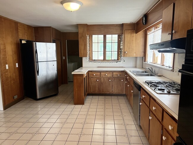 Photo - 373 Winthrop St Unit 2