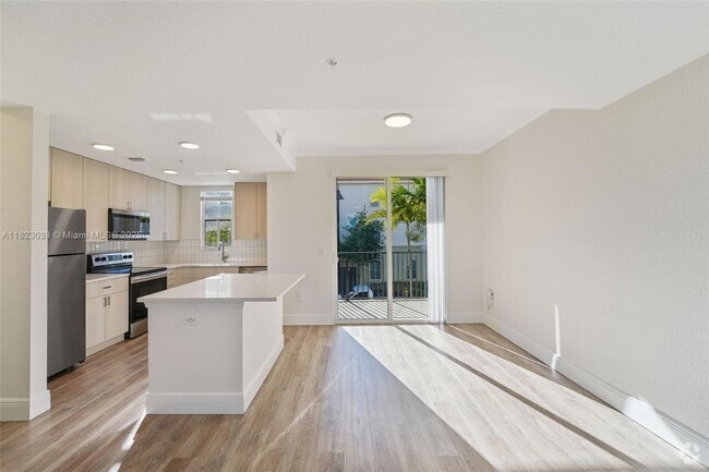 Building Photo - 10170 SW 7th St Rental