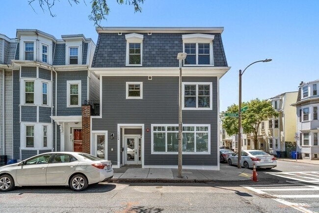 Photo - 168 H St Unit 2