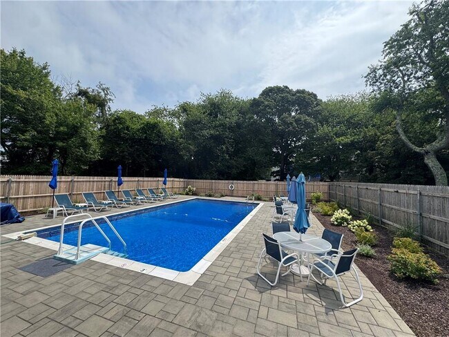 Photo - 320 Westmoreland St