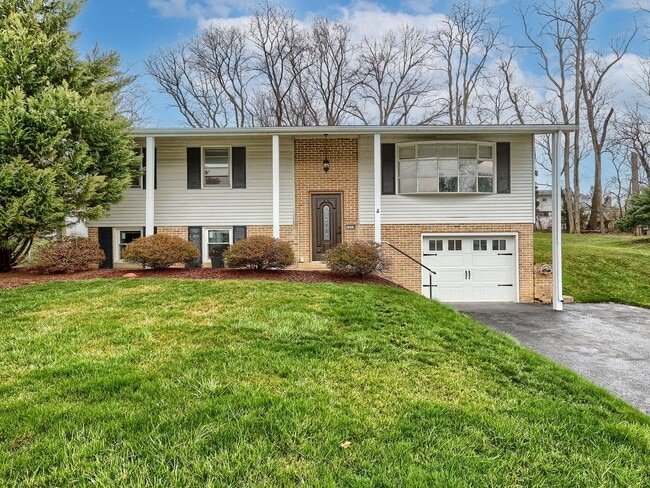 Building Photo - 3 Bedroom Single Family Home in Camp Hill