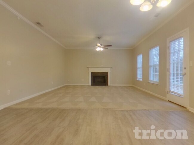 Photo - 1121 Corkscrew Way